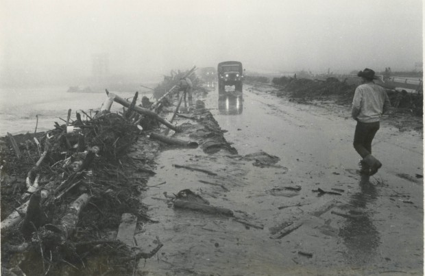 Scene1972flood037.jpg
